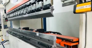 Dobradeiras Hidráulicas: eficiência na conformação de chapas